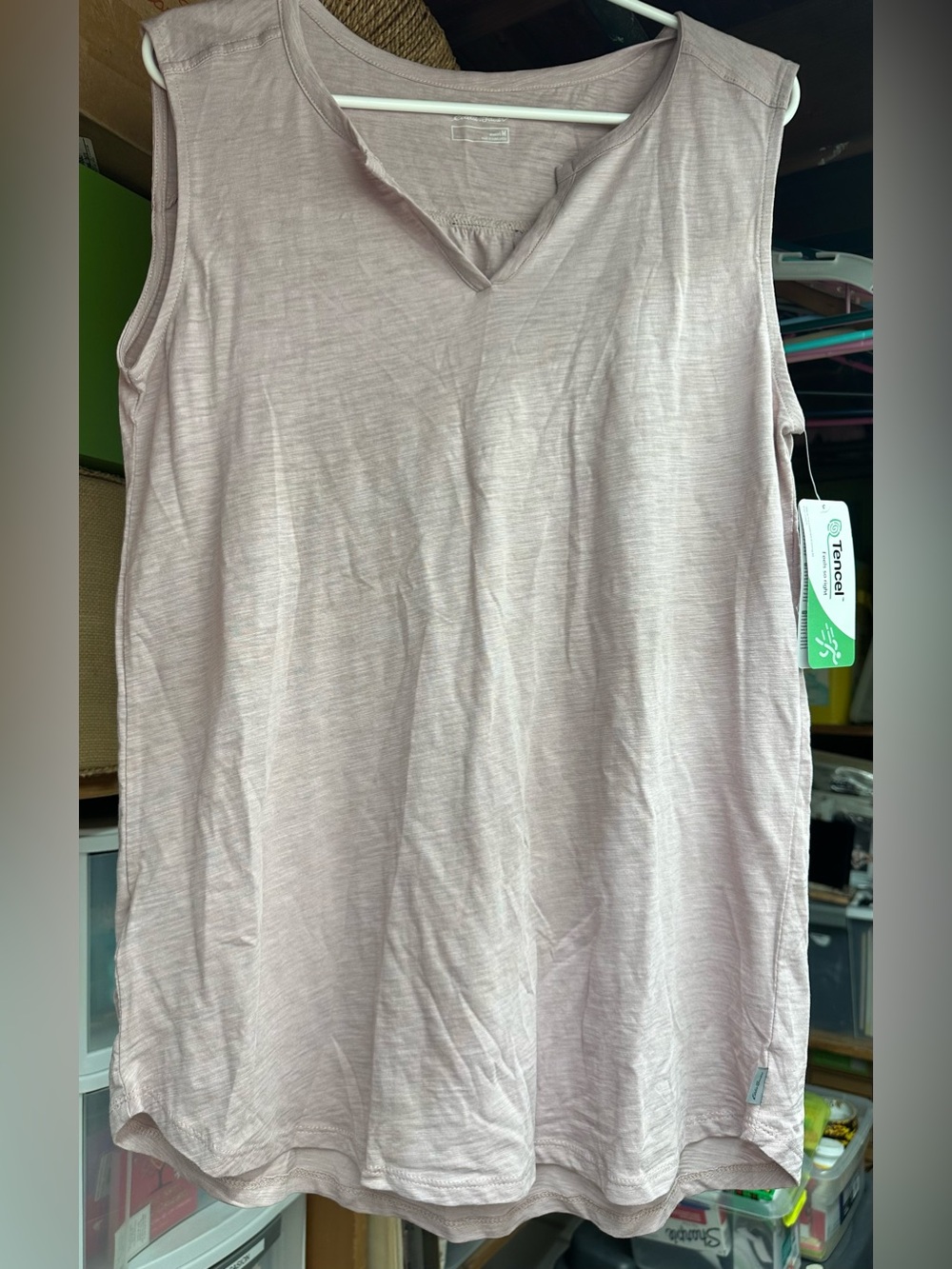 BNWT-Eddie Bauer Women's Light Mauve v- neck tank- size M